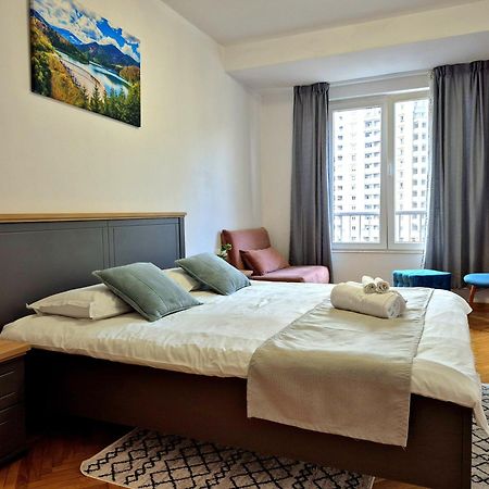 Traditional Romanian Apartments Bucureşti Ngoại thất bức ảnh