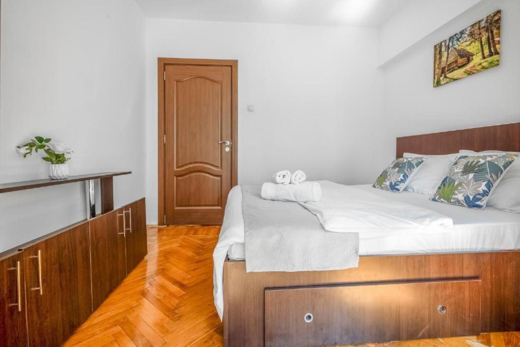 Traditional Romanian Apartments Bucureşti Ngoại thất bức ảnh