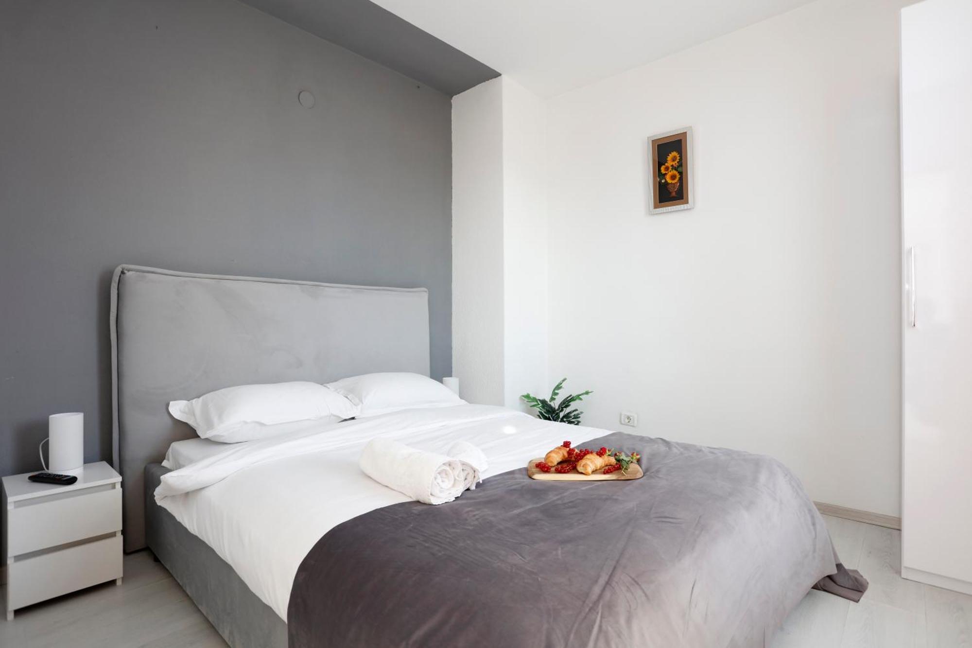 Traditional Romanian Apartments Bucureşti Ngoại thất bức ảnh