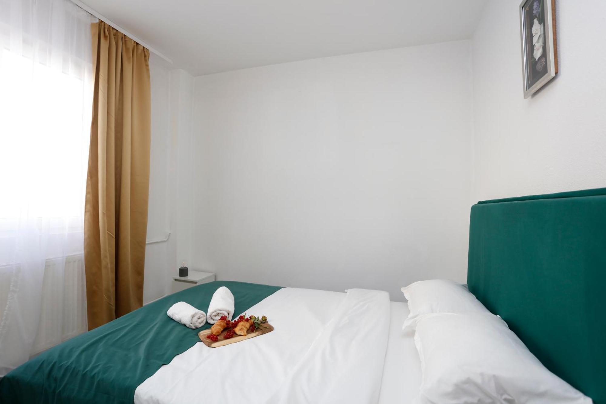 Traditional Romanian Apartments Bucureşti Ngoại thất bức ảnh
